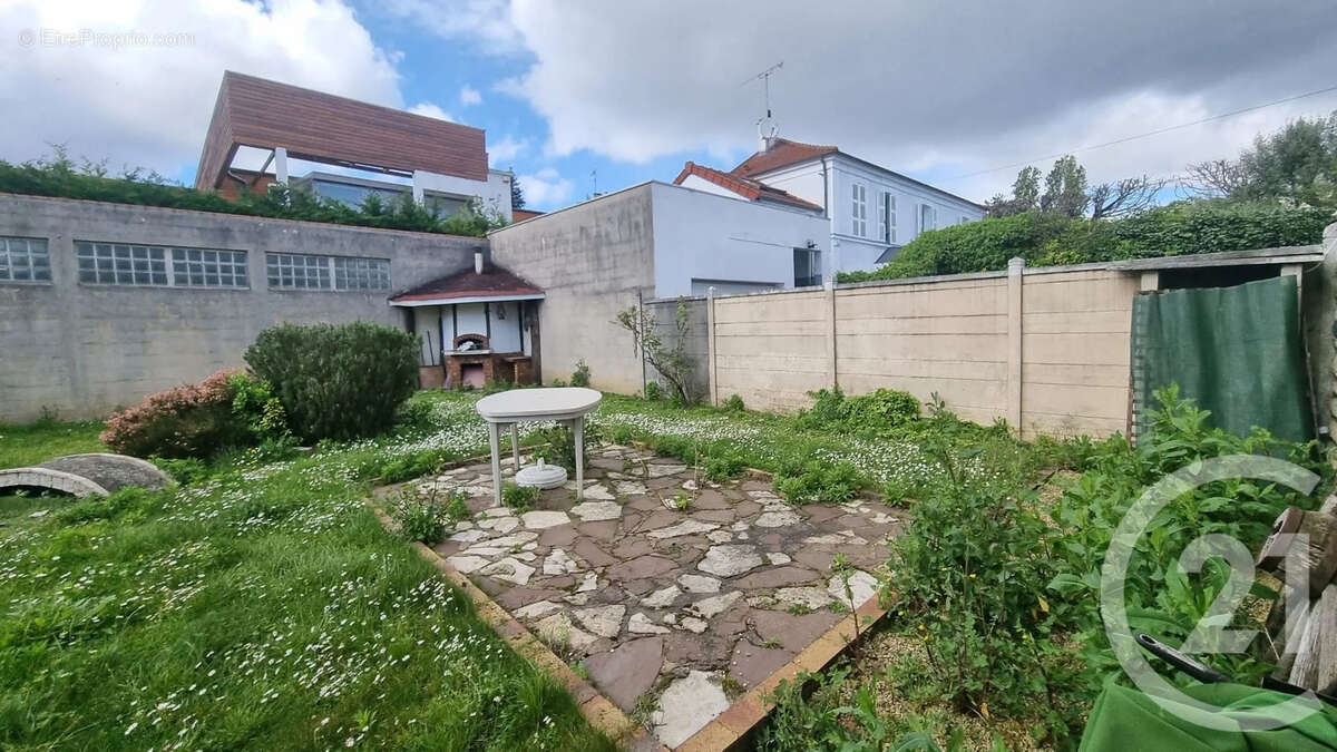 Maison à SAINT-MAUR-DES-FOSSES