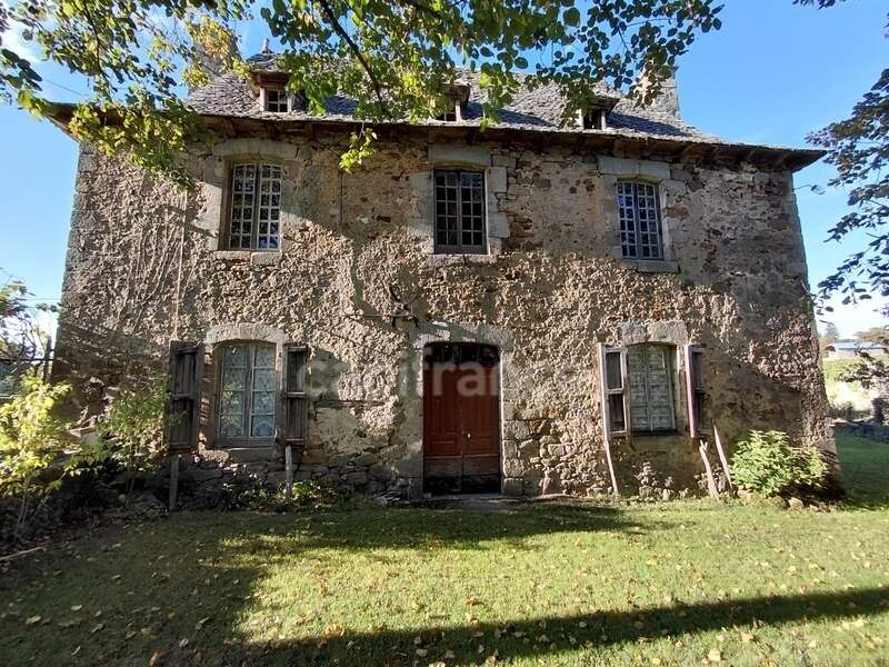 Maison de Maître du XVIIIe siècle avec dépendances et terrain de plus de 3 hectares – Puycapel (15) - photo 2