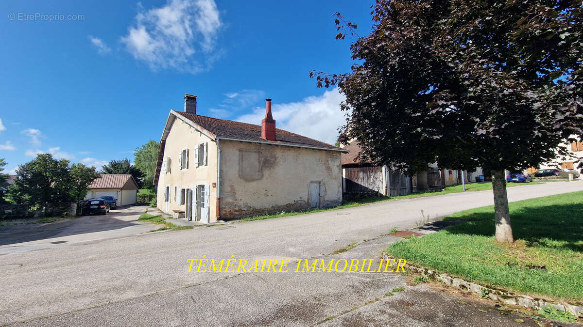 Vers-en-Montagne - Maison mitoyenne de 114.80m2 à rénover - photo 2