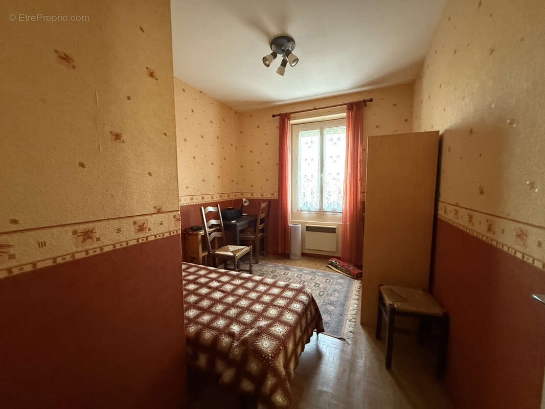 Maison à SAINT-GENEST-LERPT