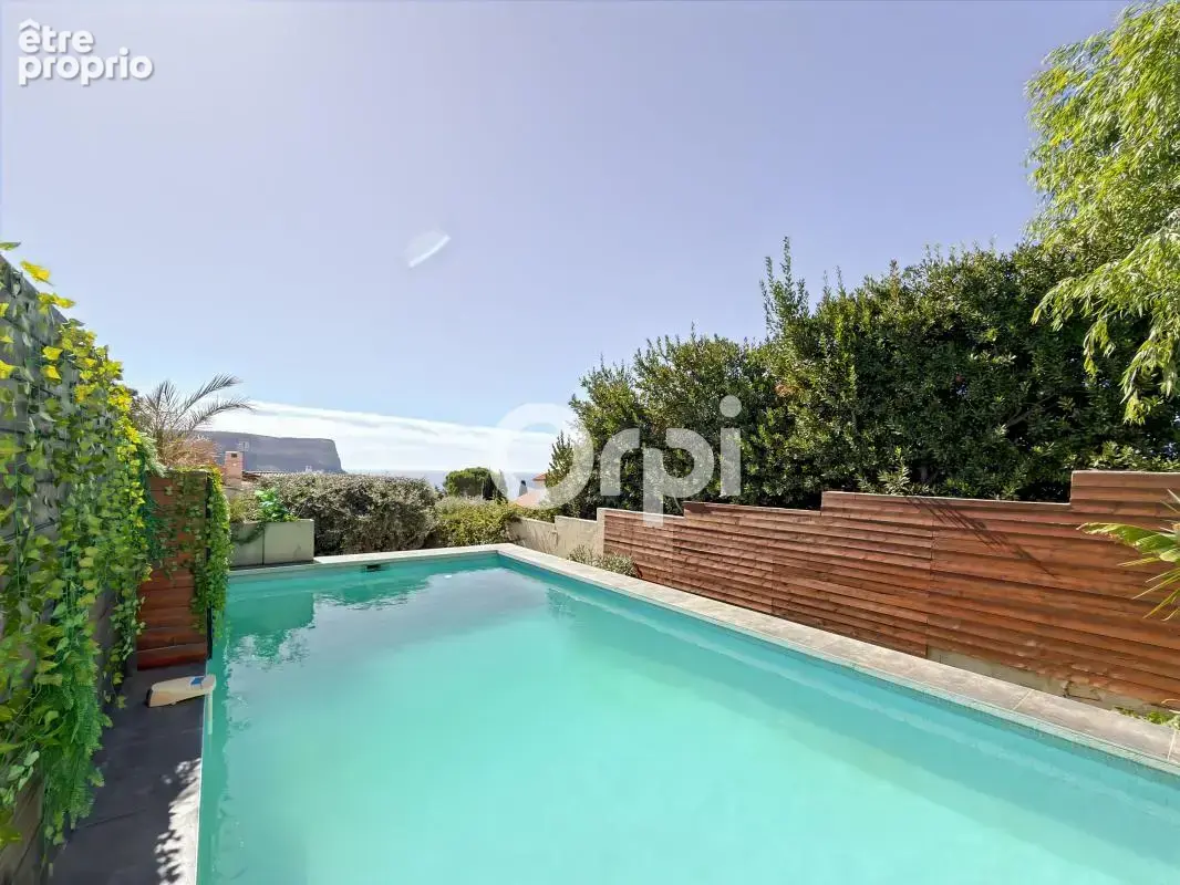 ** Cassis - Idéal investisseurs - Villa de 6 appartements ** - photo 6