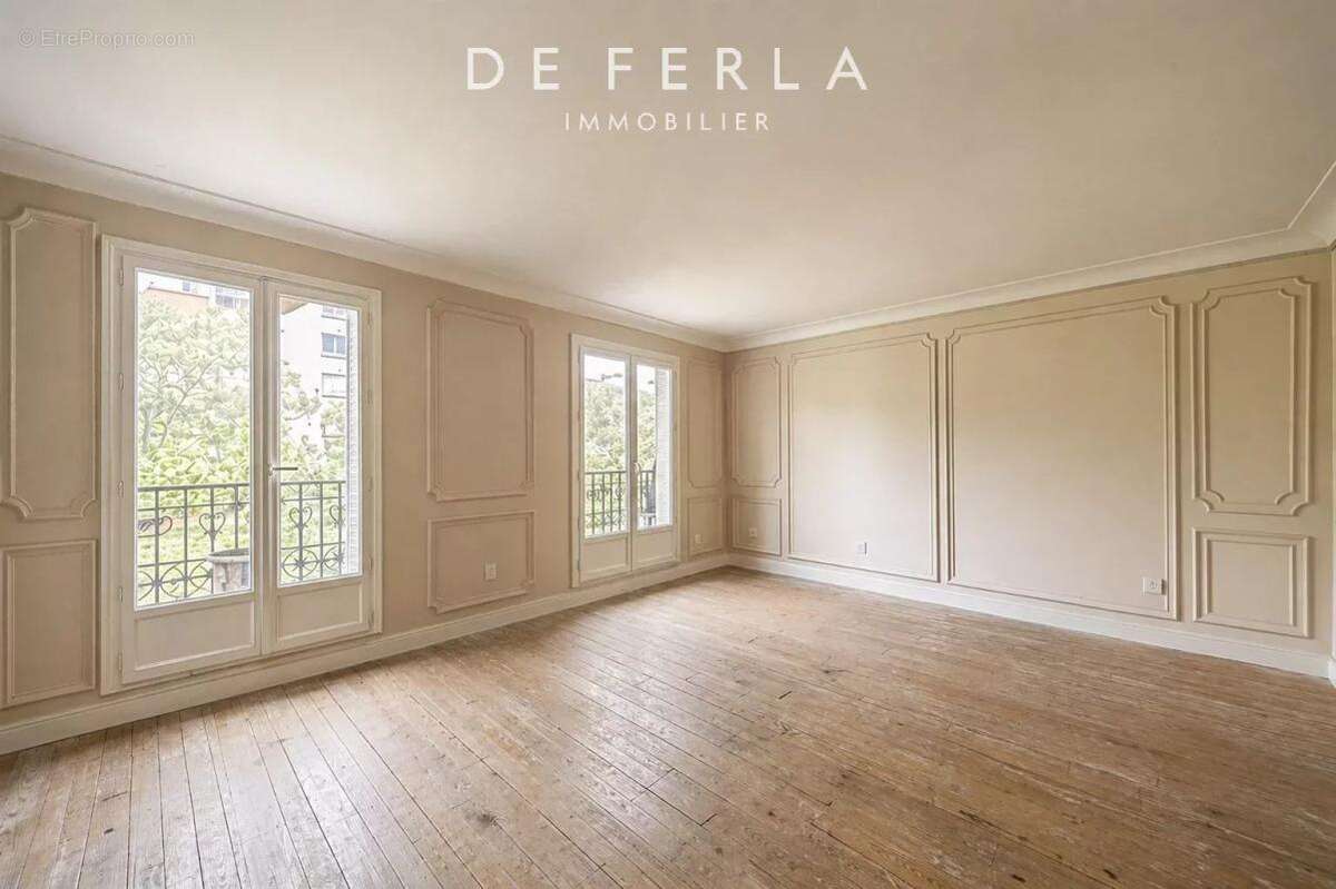 Appartement à PARIS-14E