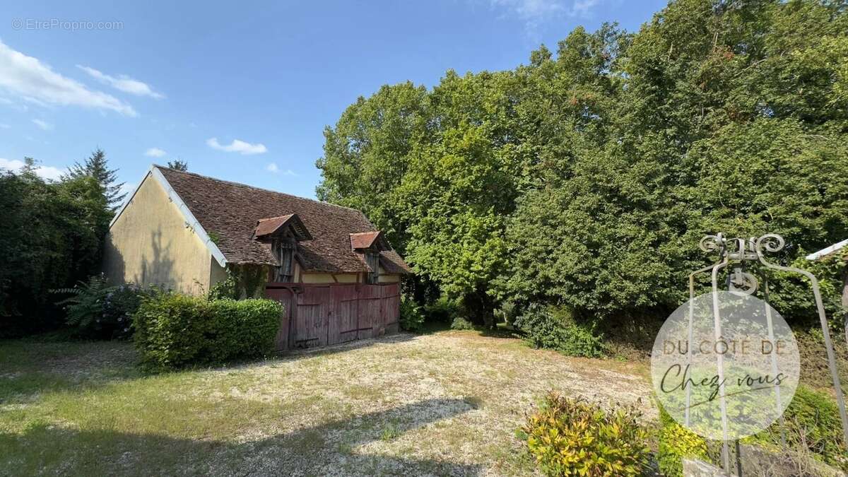 Ensemble immobilier à rénover à Isle Aumont, proche de Troye - photo 3