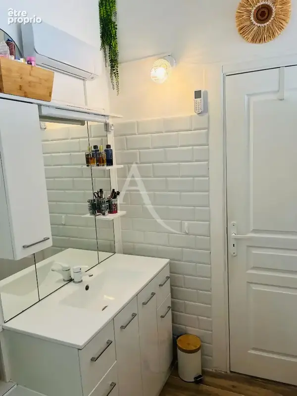 Hyères Ouest, T3 avec cour en maison de ville, très belle rénovation ! - photo 12