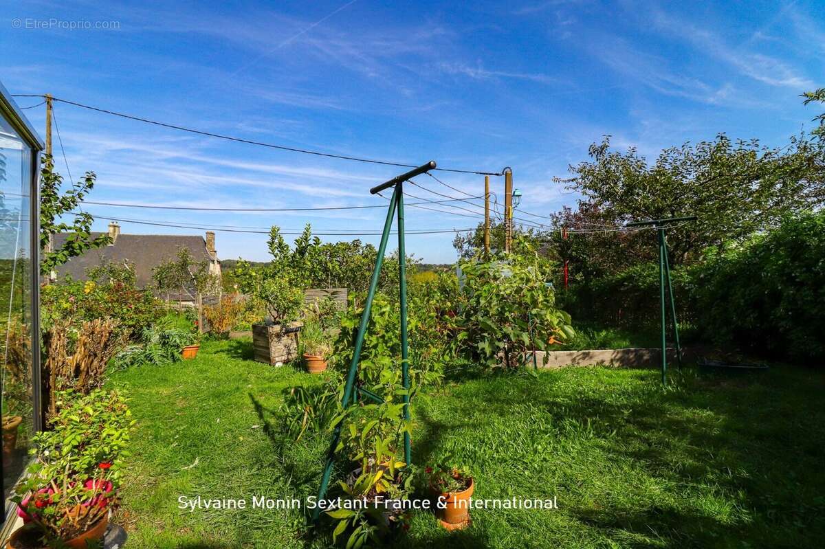 Maison à SAINT-RABIER