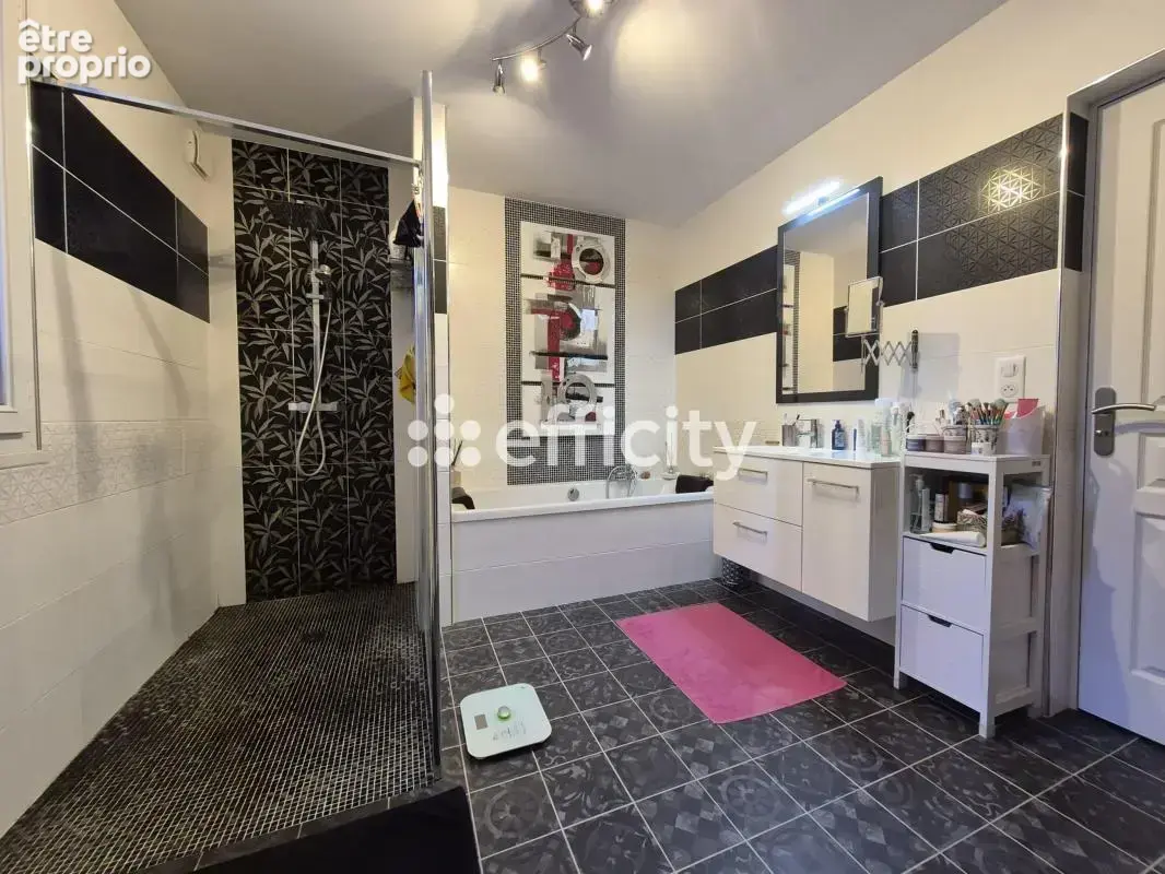Maison 220 m² à Saint-Mathieu  - photo 8