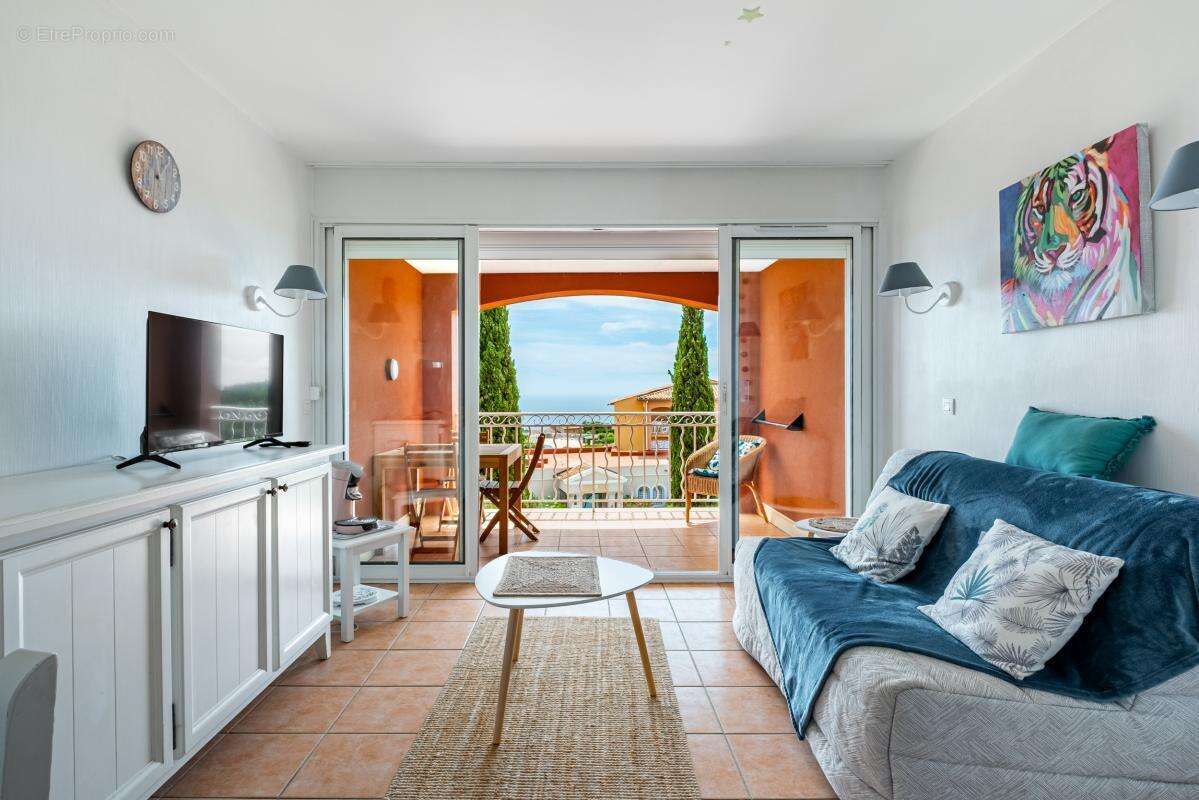 Appartement à ROQUEBRUNE-SUR-ARGENS