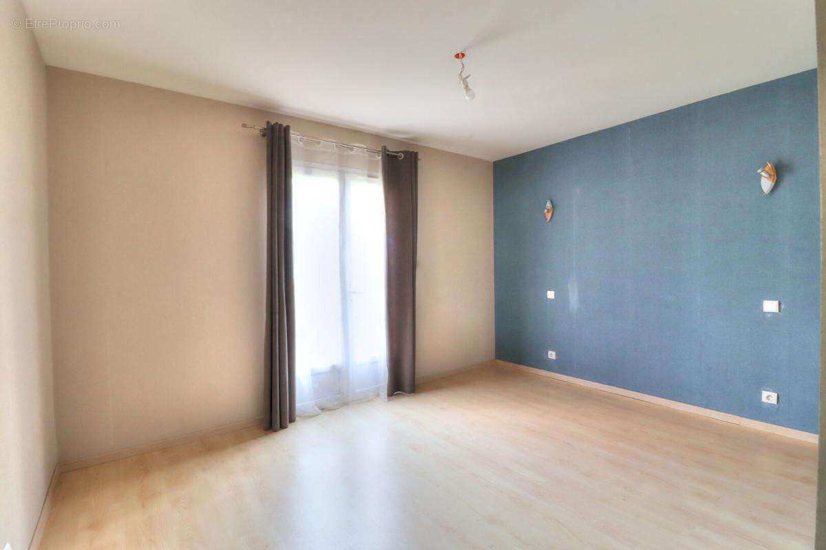 Maison à FAYE-SUR-ARDIN