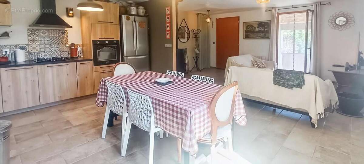 Maison à MEOUNES-LES-MONTRIEUX