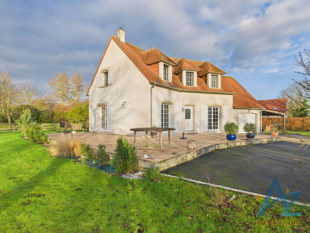 Maison à SAINT-OUEN-DU-MESNIL-OGER