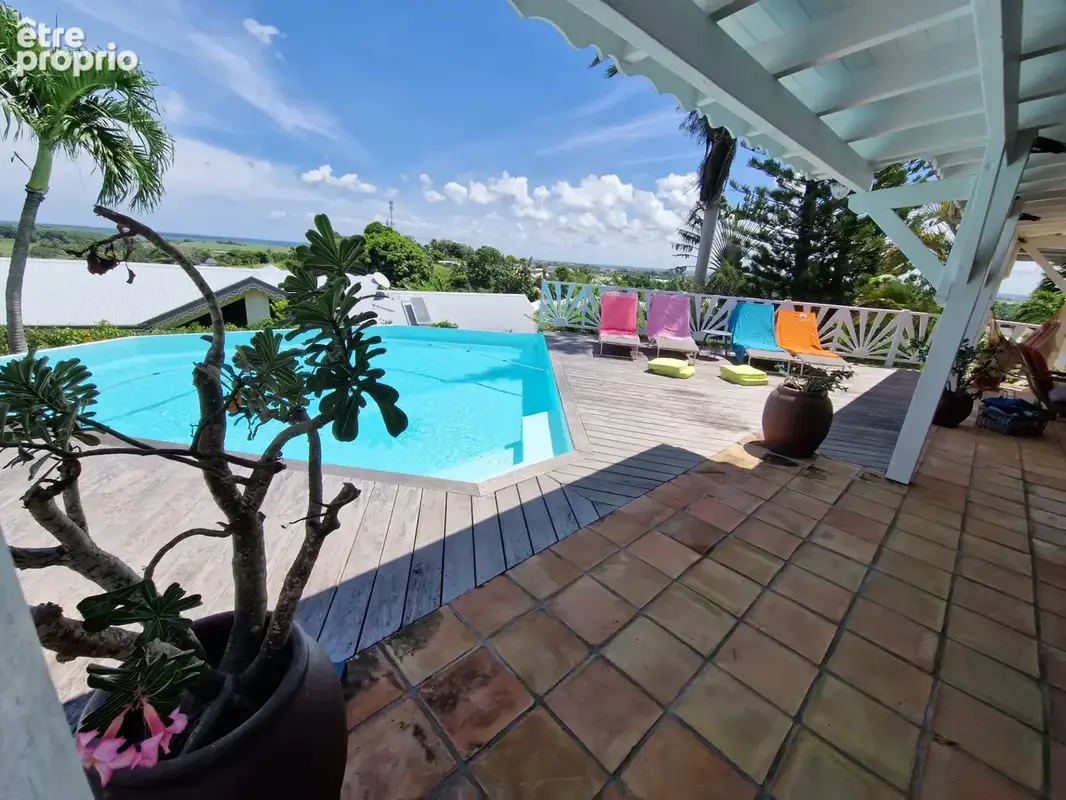 VUE MER Superbe villa de standing + T3 piscine à débordement sur 1000 m² à BAIE MAHAULT (971) - photo 3