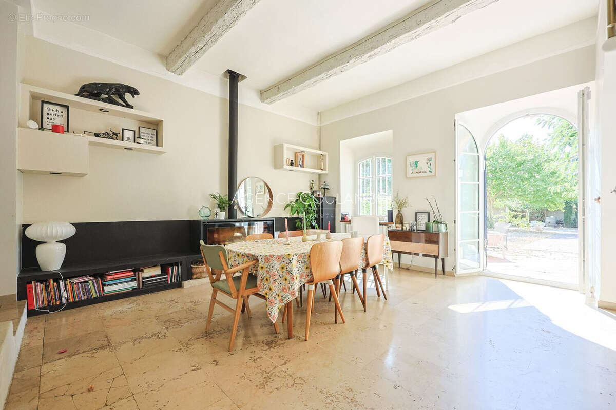 Maison 366 m² à La Ciotat  - photo 6