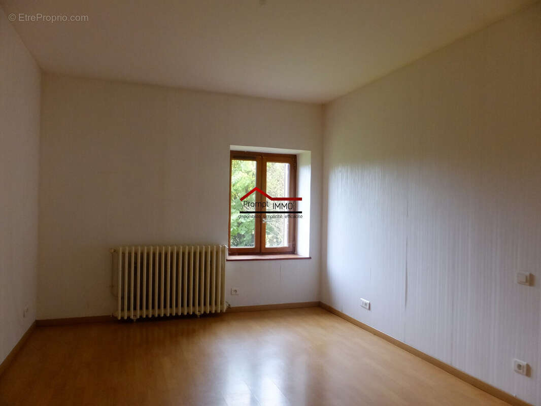 Appartement à SAULZAIS-LE-POTIER