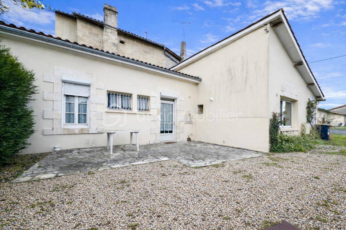 Maison à COUTRAS