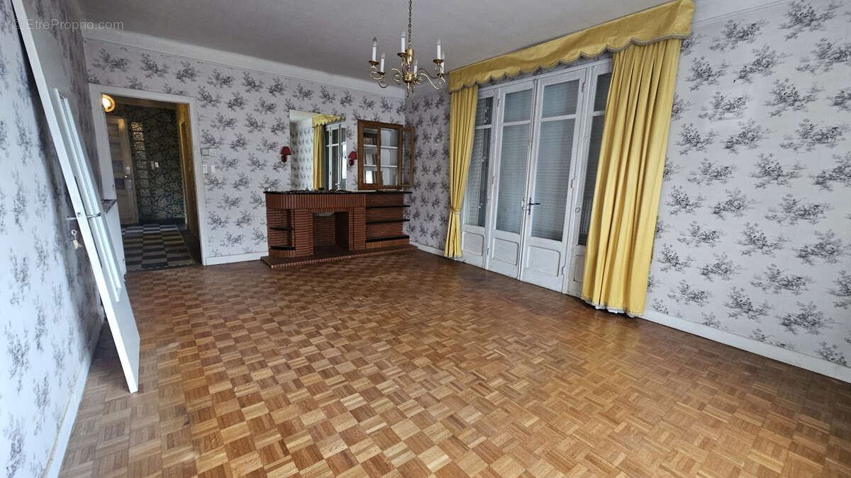Maison à LE DORAT