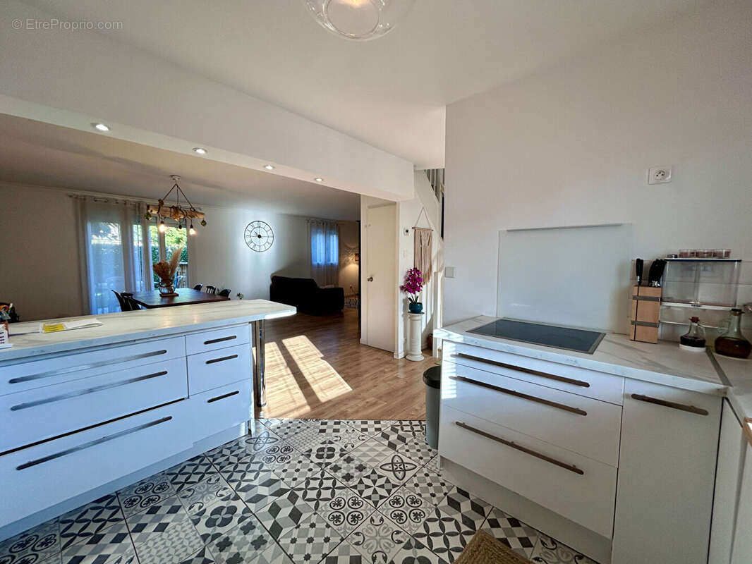 Maison à GUILHERAND-GRANGES