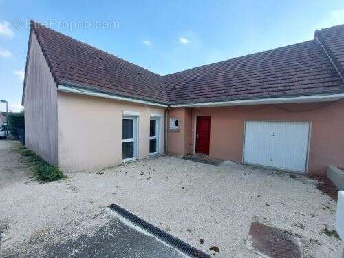 Maison à PLAIMPIED-GIVAUDINS