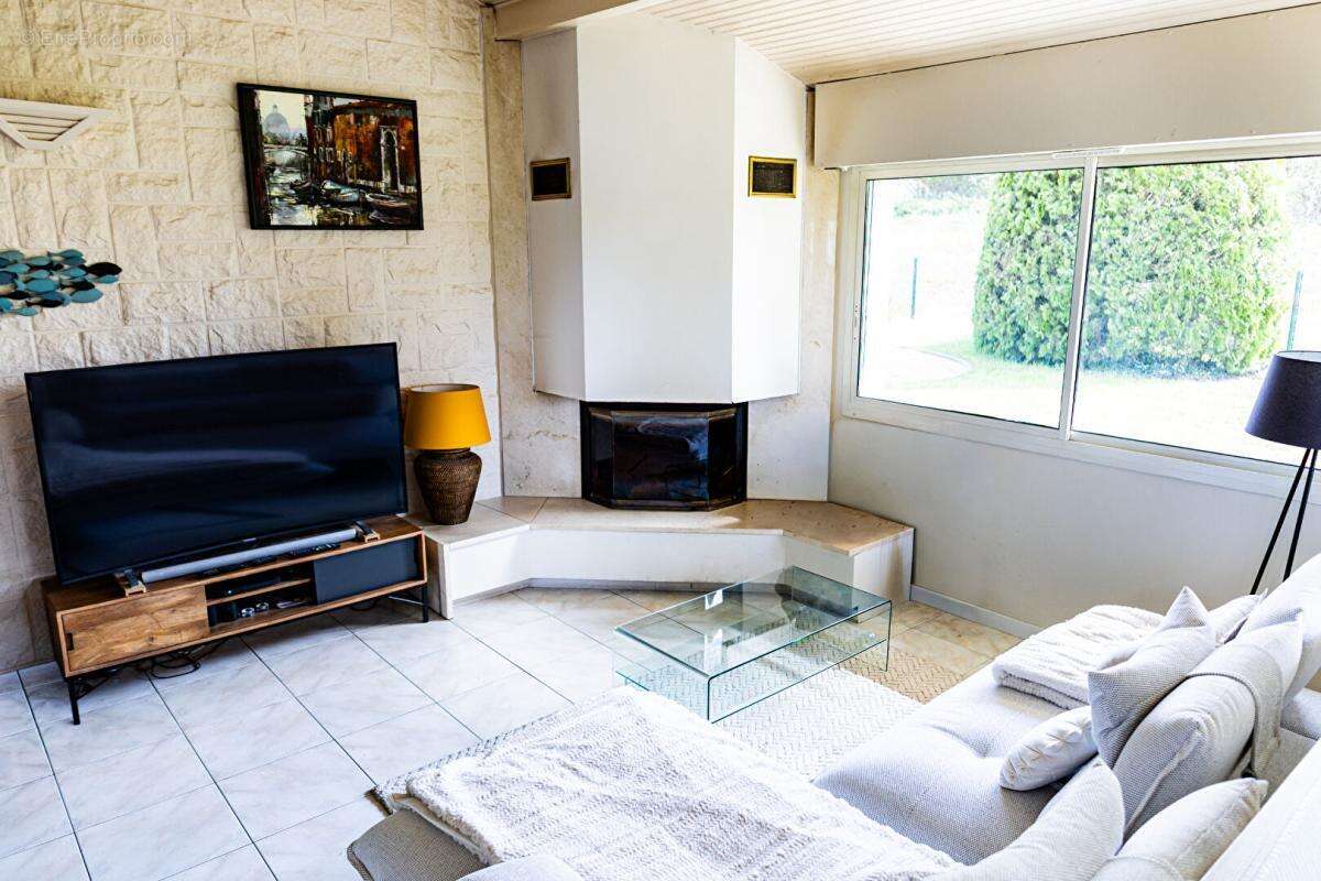 Maison Contemporaine, belle piscine, grande terrasse et double garage - photo 2