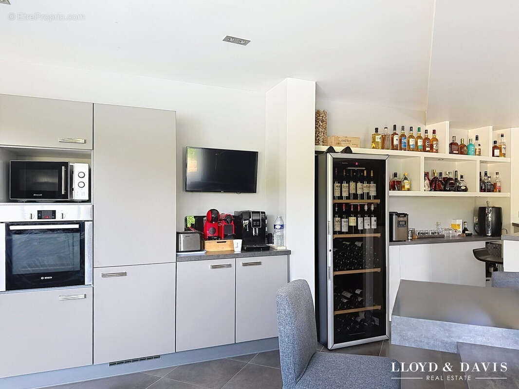 Maison 134 m² à Saint-Sulpice-De-Royan  - photo 6