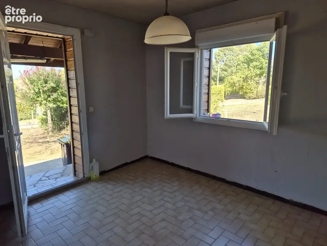 Maison de 94 m2, 3 chambres, garage et jardin sur terrain arboré de 1 600 m2 - photo 3