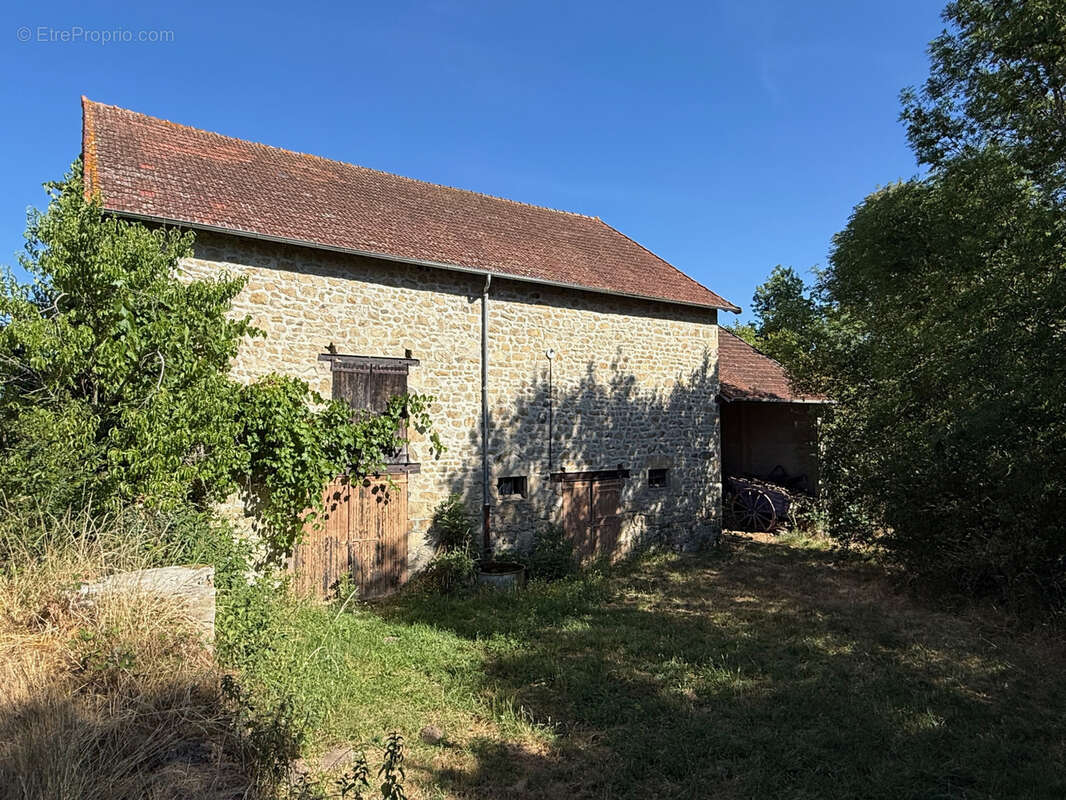 Auv 1226 : Maison typique, grange, puits, calme, vue, 3 849m2 - photo 5