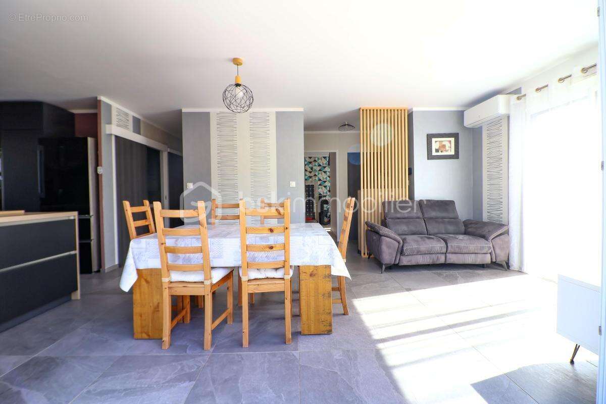 Maison à PERET