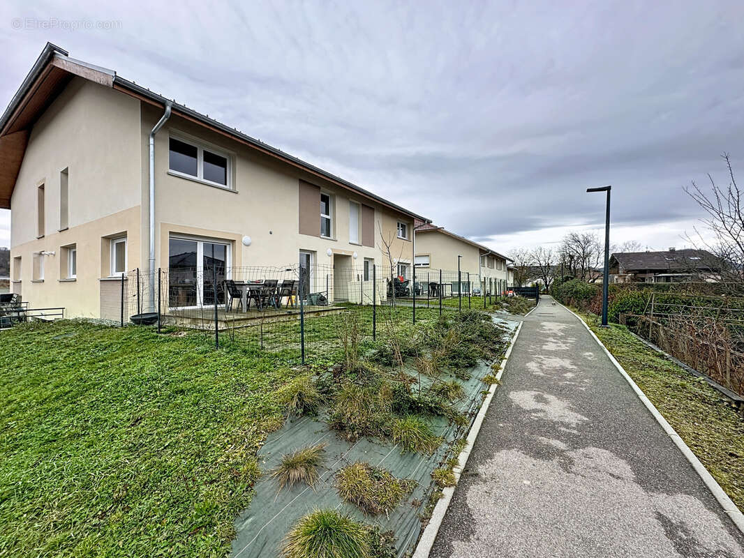 Appartement à SALLENOVES