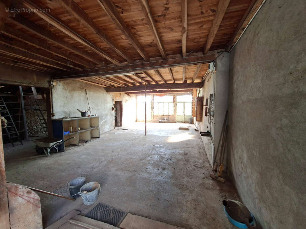 Grande maison de 130 m2 avec garage, dépendance et vastes abris sur jardin clos   Lagor (64170) - photo 15