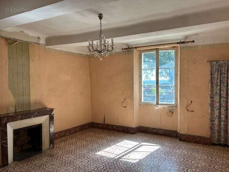 Maison de village à rénover – Centre de La Verdière (83) - photo 13