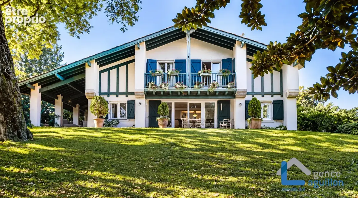 Belle maison basque sur parcelle de 6385m2 au calme - photo 1