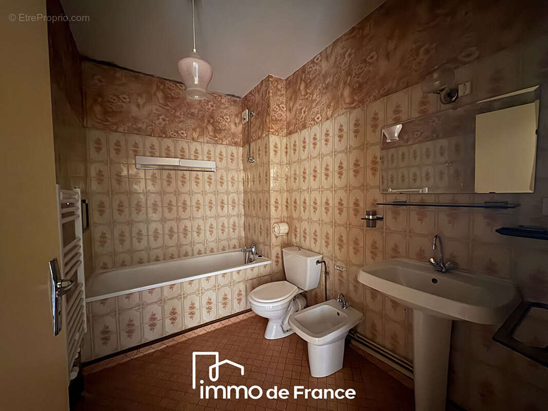 Appartement à ONET-LE-CHATEAU