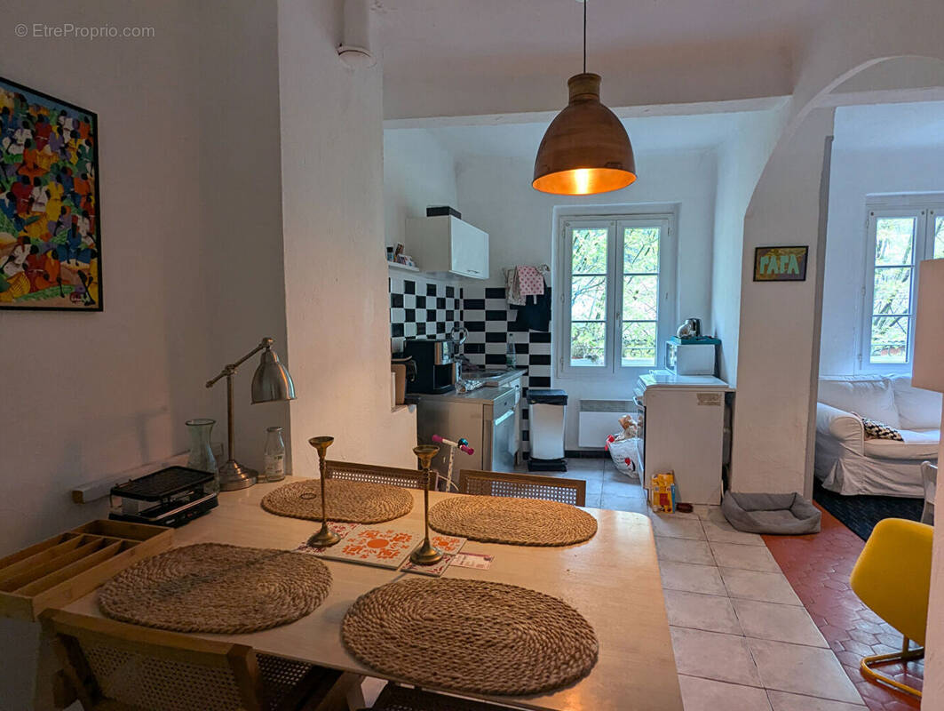 Appartement à SALERNES