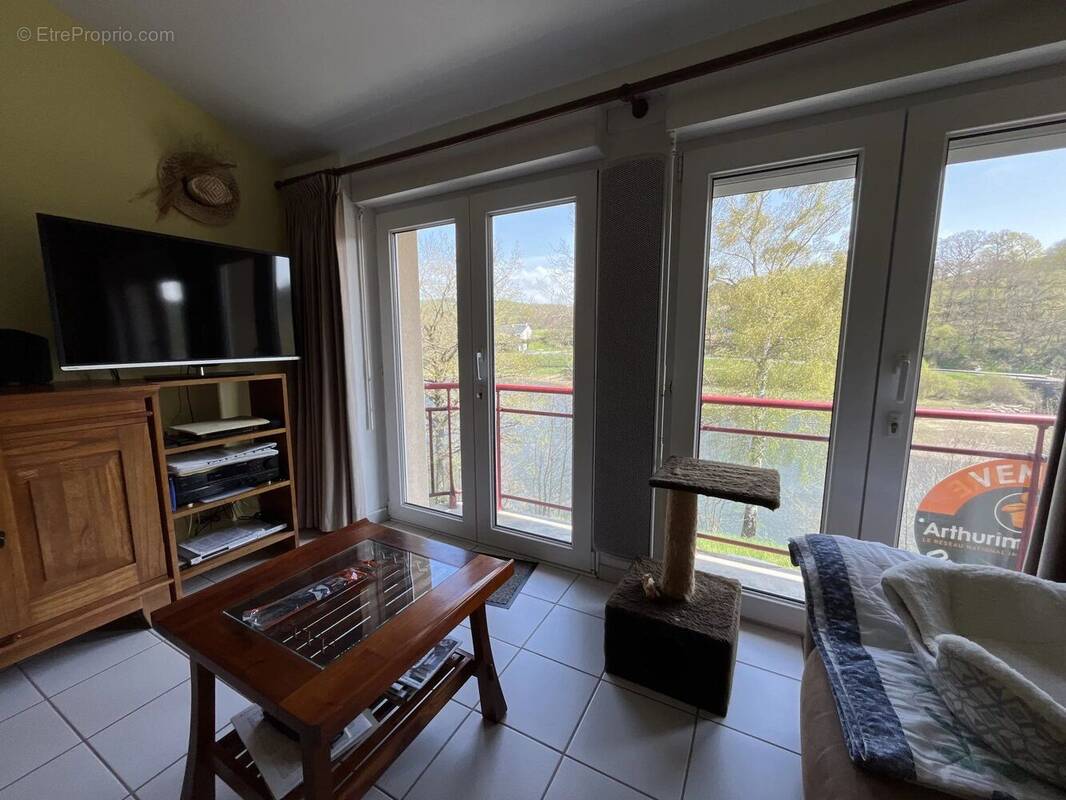 Appartement à SALLES-CURAN