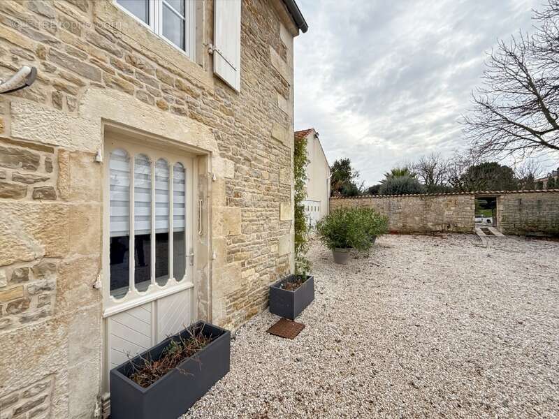 Maison à SAINT-SAUVEUR-D'AUNIS