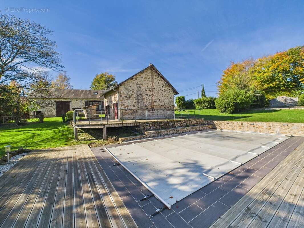 Maison à SAINT-YRIEIX-LA-PERCHE