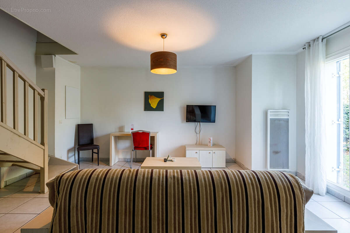 Appartement à SAINT-JEAN-D'ILLAC