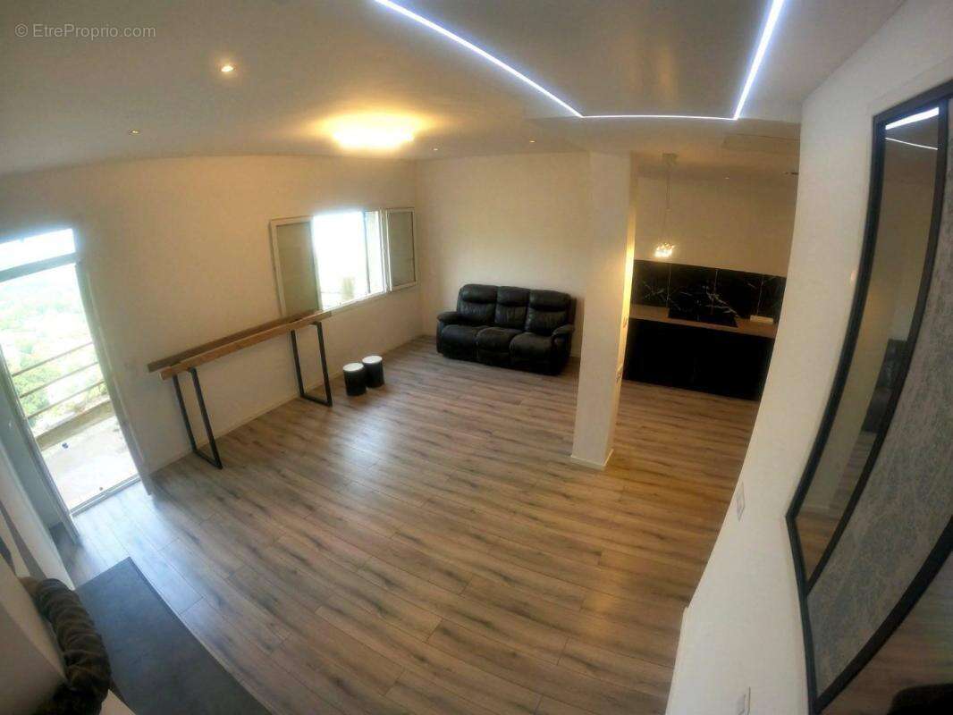 Appartement à GATTIERES