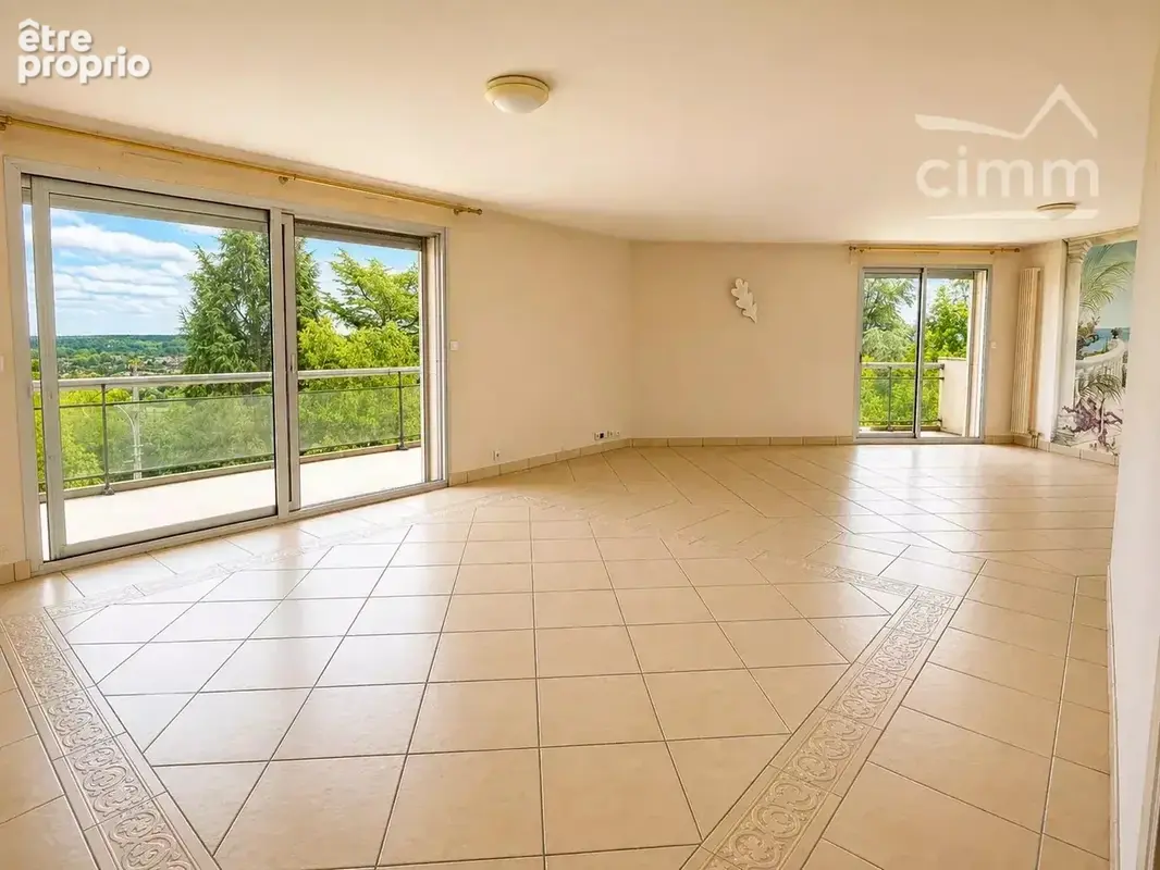 BLOIS – Appartement de standing 145 m² – Terrasse – Vue dégagée – 3ᵉ étage avec ascenseur - photo 3