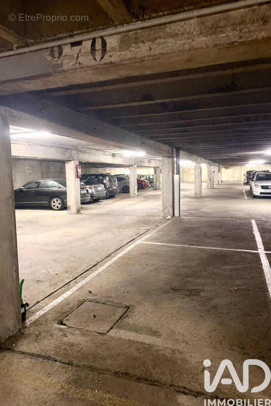 Photo 1 - Parking à RENNES