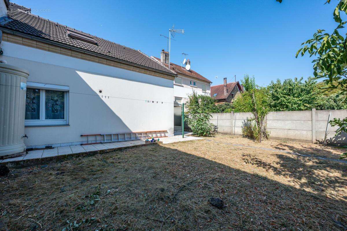 Centre-ville - Maison 98m² 5 pièces / 3 chambres - Jardin - photo 12