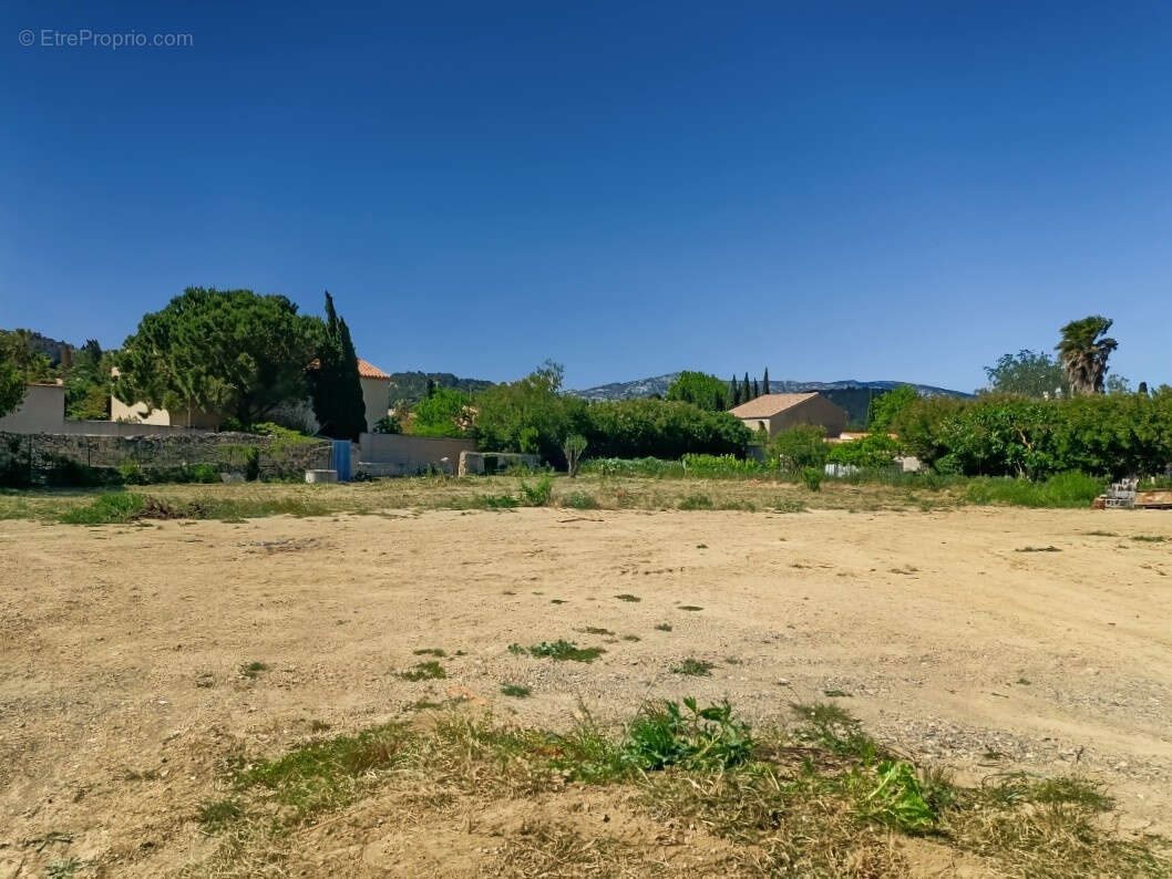 Entre la Palme et Sigean,, très beau terrain constructible et viabilisé - photo 2