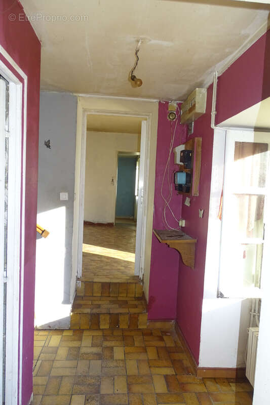 Maison à MONTSURS