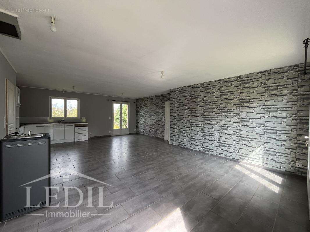 Maison à CASTERA-VERDUZAN