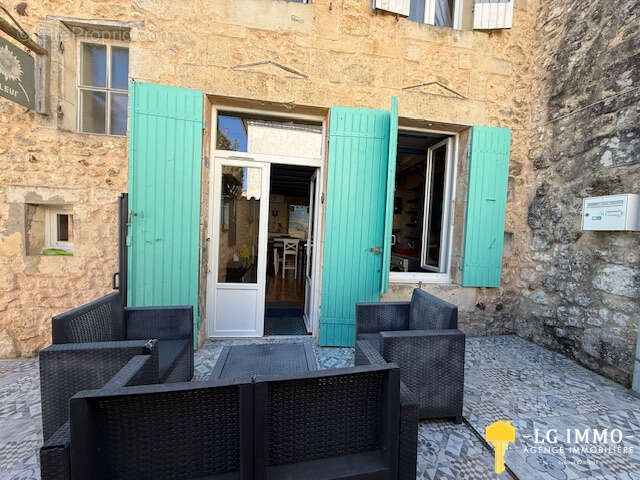 Maison 63 m2, 1 chambre, centre bourg - photo 2