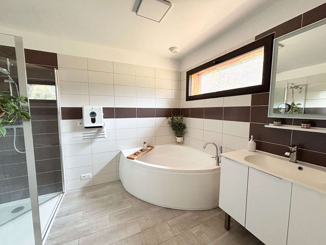 Maison contemporaine plain-pied 5 chambres 153.53 m2 - photo 10