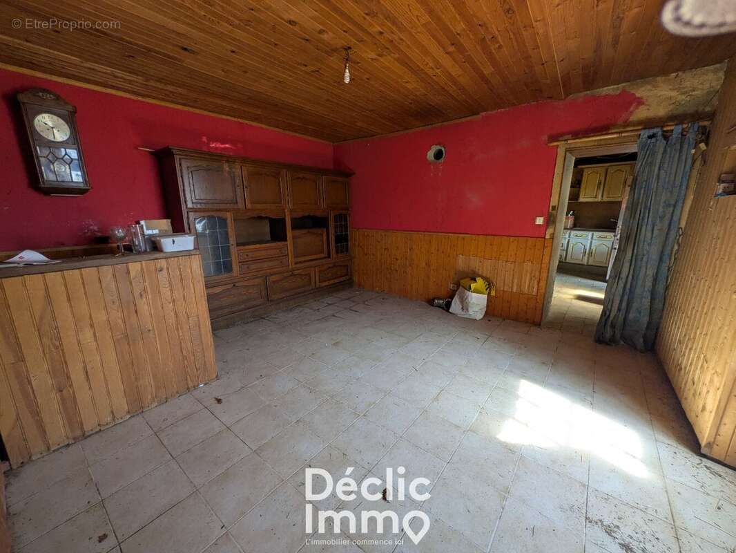 Maison à rénover avec grange  idéalement située à Aunac, proche des commodités - photo 5