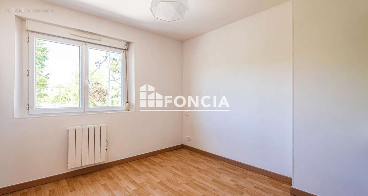 Maison familiale de 145 m² avec 4 chambres, grand jardin, terrasse et garage à Tours-sur-Marne - photo 8