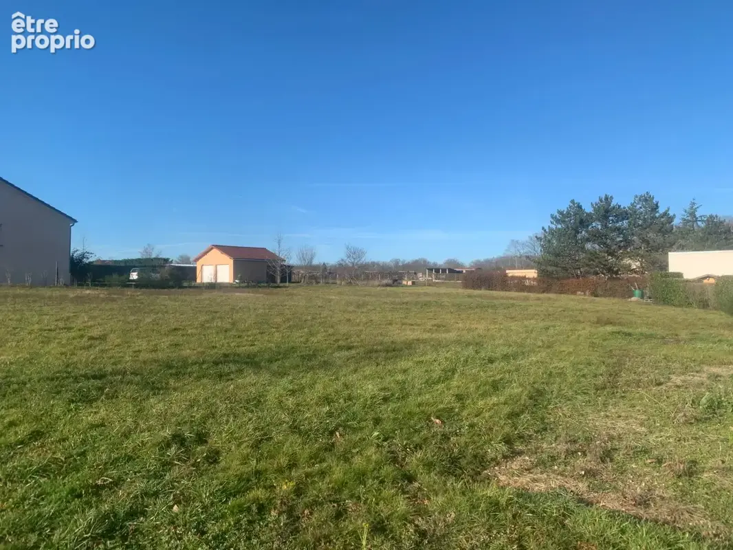 Terrain constructible Serbannes - photo 1