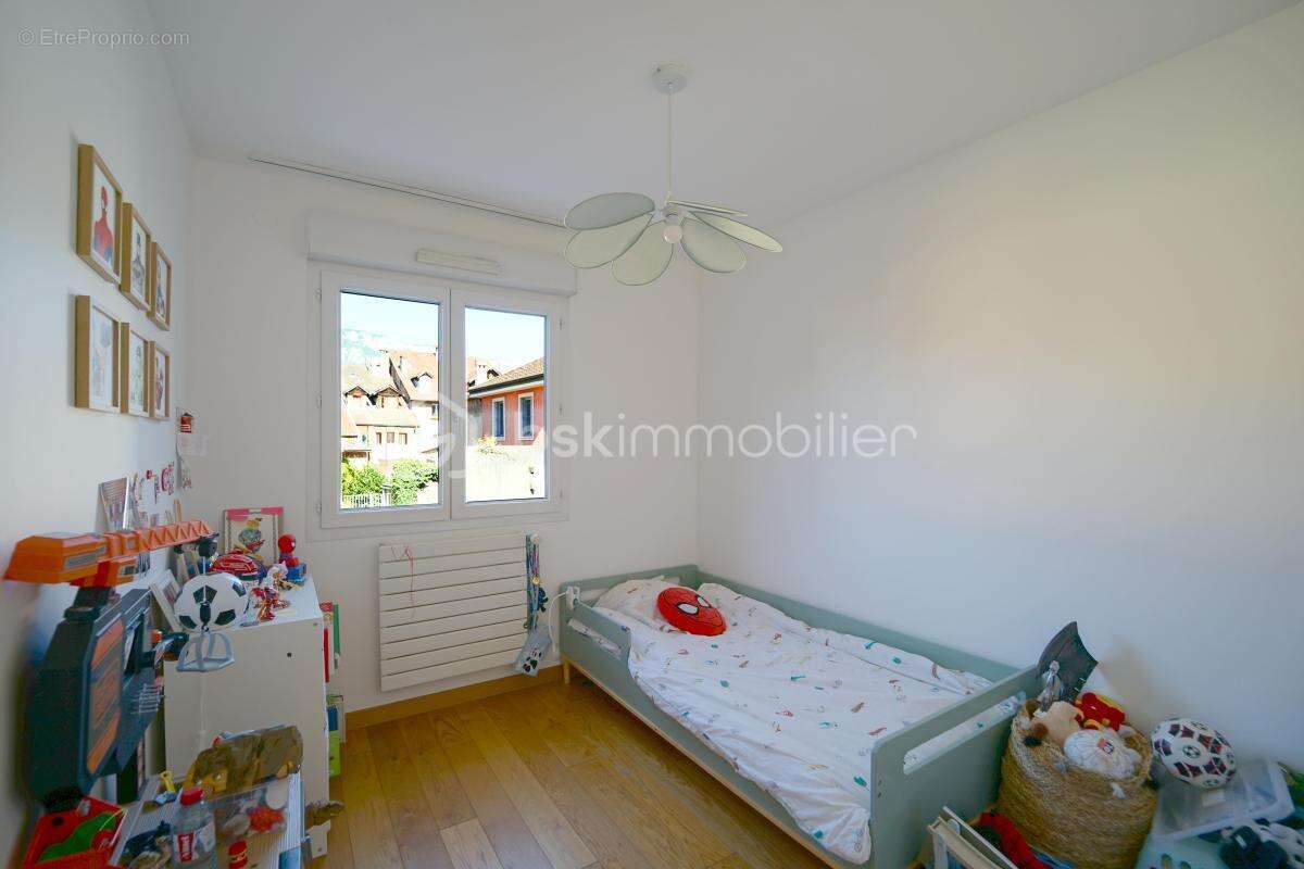 ANNECY HYPERCENTRE – Superbe T4 de 85 m² avec balcon, cave et garage possible - photo 12