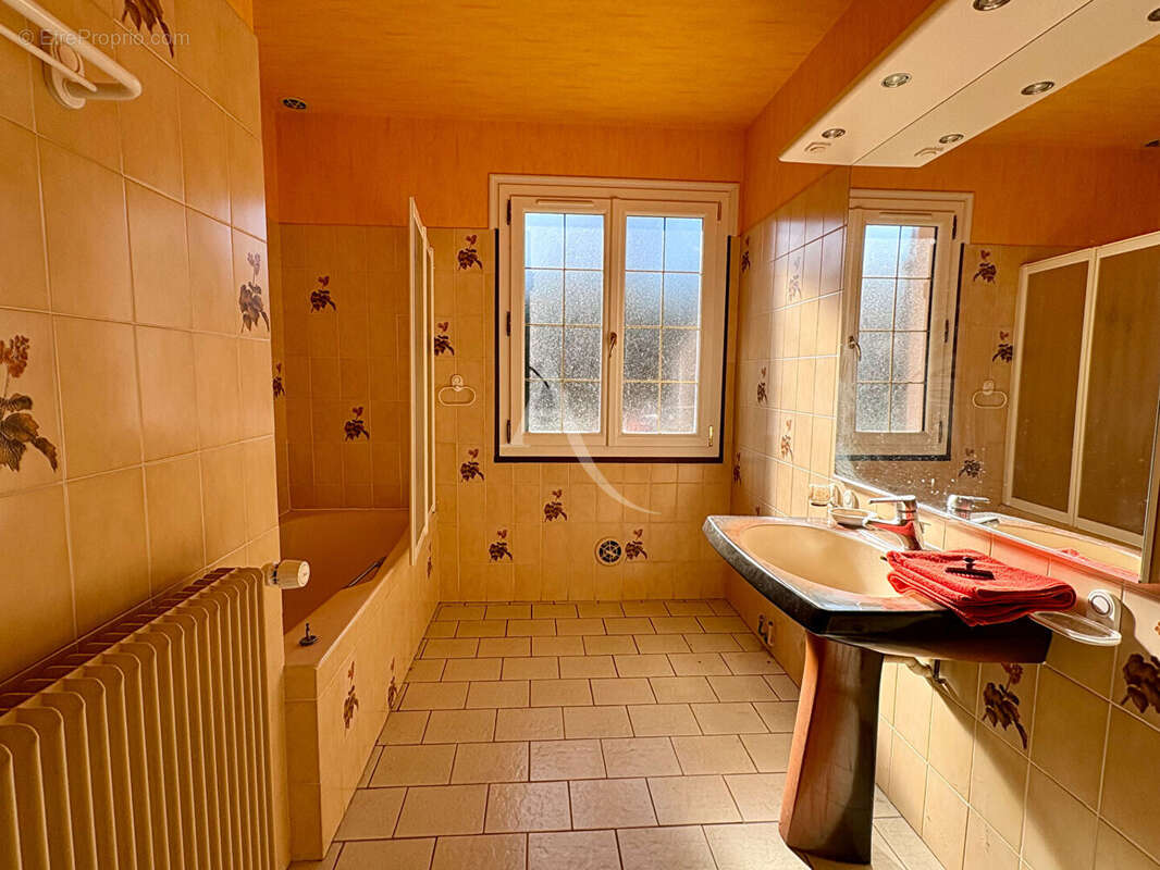 Maison à CERE-LA-RONDE